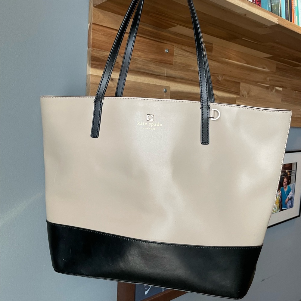 ⭐️Sale ⭐️ 👜 Kate ♠️ Spade Tote with Zipper